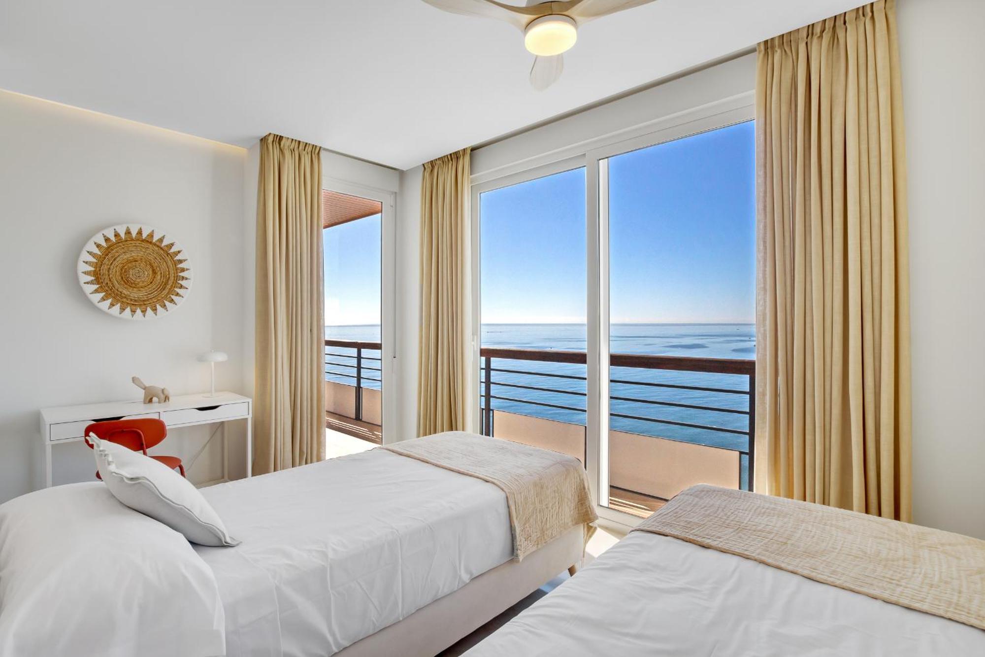 Santa Clara Modern & Exclusive Seafront Apartment Торремолінос Екстер'єр фото