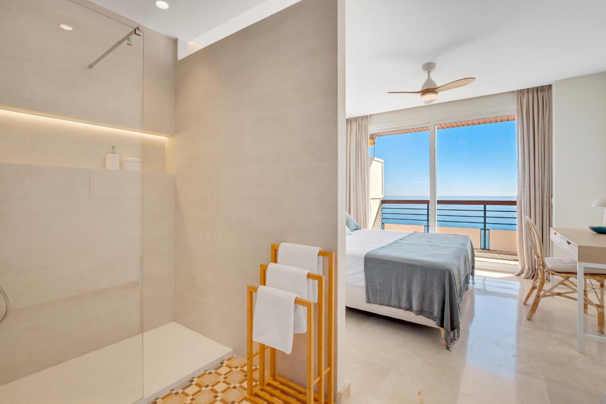 Santa Clara Modern & Exclusive Seafront Apartment Торремолінос Екстер'єр фото