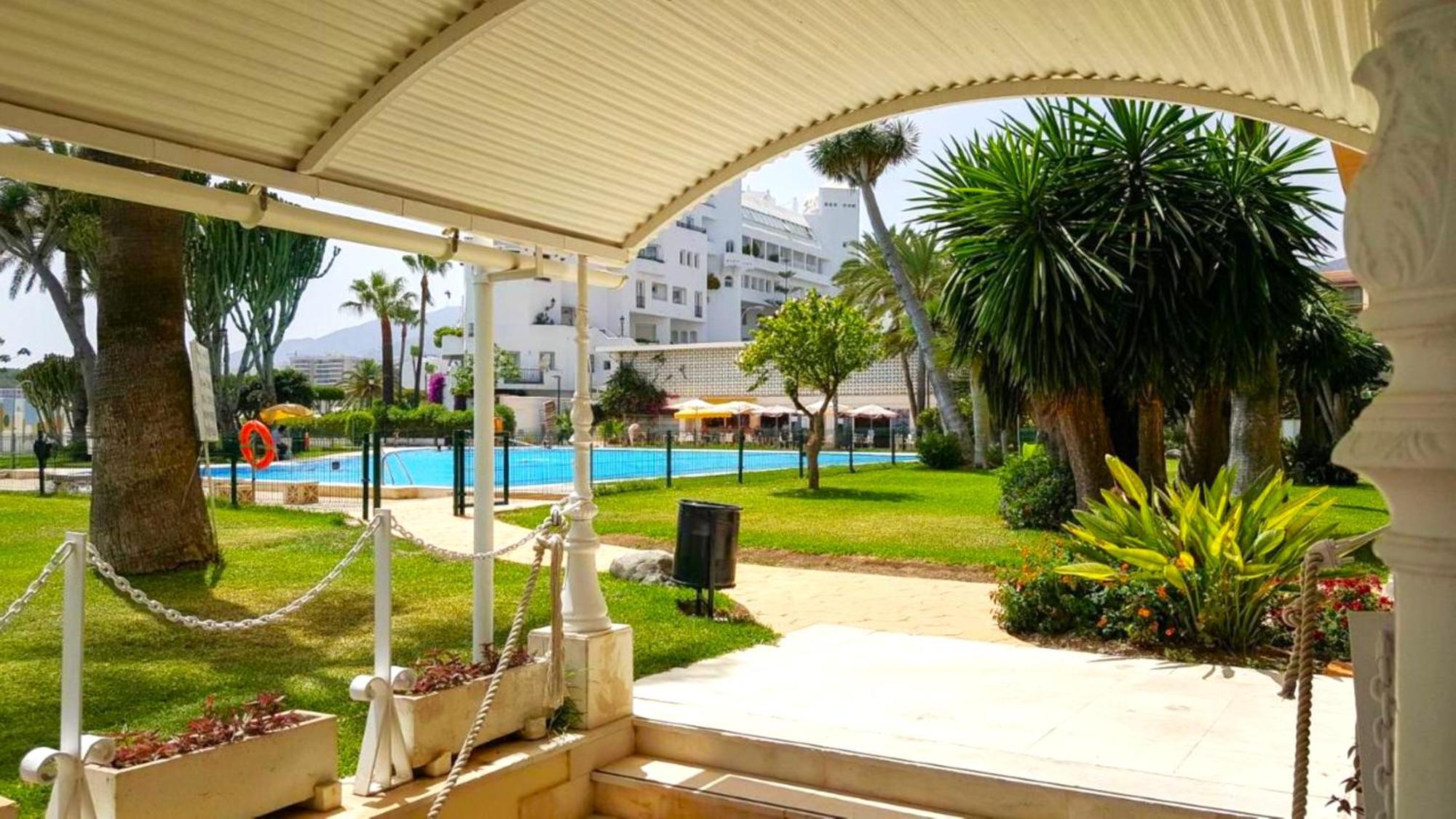 Santa Clara Modern & Exclusive Seafront Apartment Торремолінос Екстер'єр фото